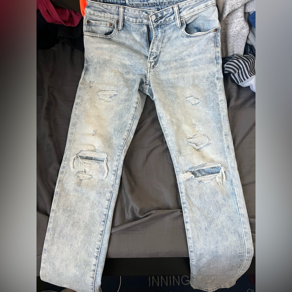 Men’s Ripped American Eagle Jeans